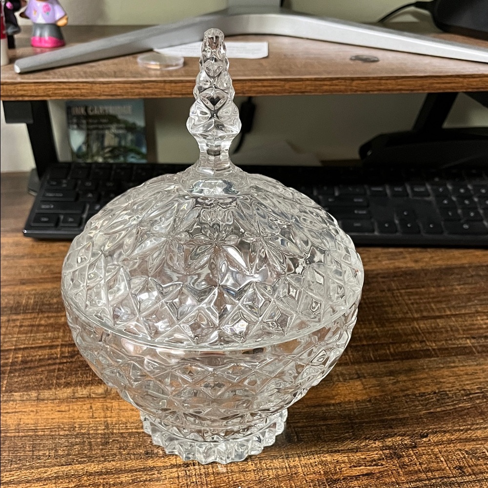 Action, Inc. Vintage '88 24%lead Crystal Shamrock Candy dish with lid
